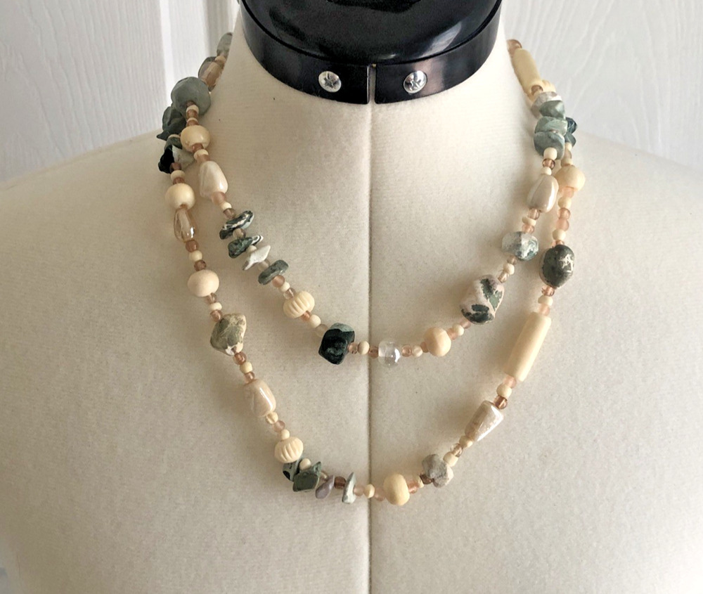 Vtg boho Necklace green Agate, Quartz, carved cow bone beads continuous loop 20"
